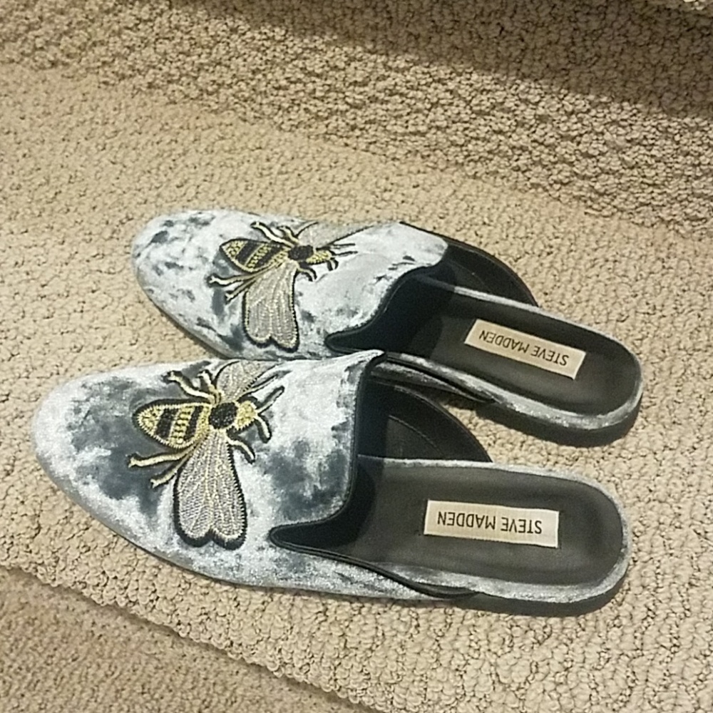 Velvet slip on slides with cute bubble bee
